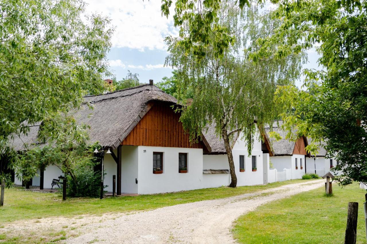 Bohem Birtok Es Csarda Otel Zamárdi Dış mekan fotoğraf