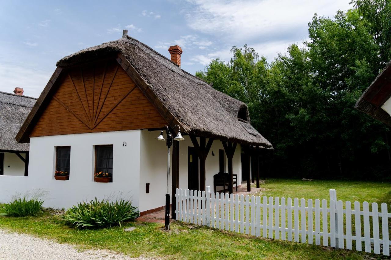 Bohem Birtok Es Csarda Otel Zamárdi Dış mekan fotoğraf
