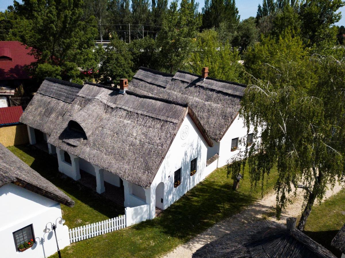 Bohem Birtok Es Csarda Otel Zamárdi Dış mekan fotoğraf