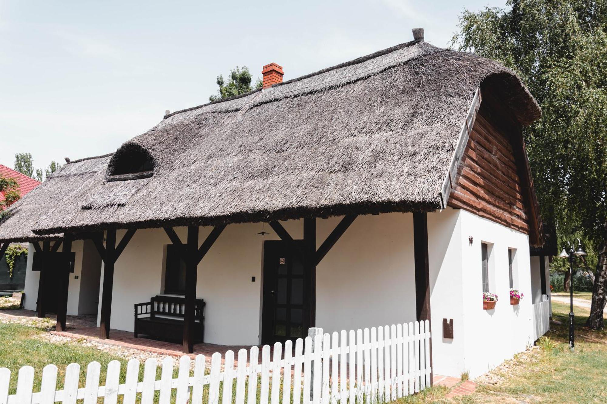 Bohem Birtok Es Csarda Otel Zamárdi Dış mekan fotoğraf