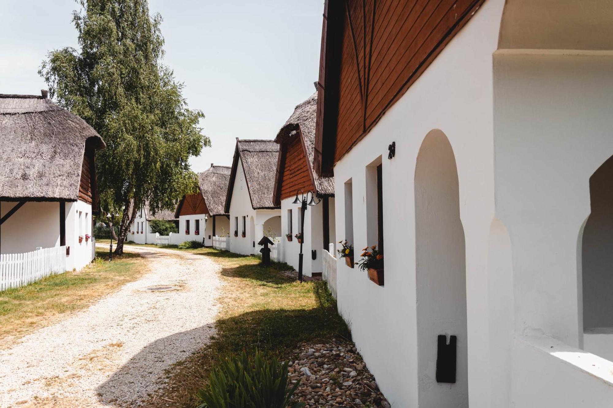 Bohem Birtok Es Csarda Otel Zamárdi Dış mekan fotoğraf