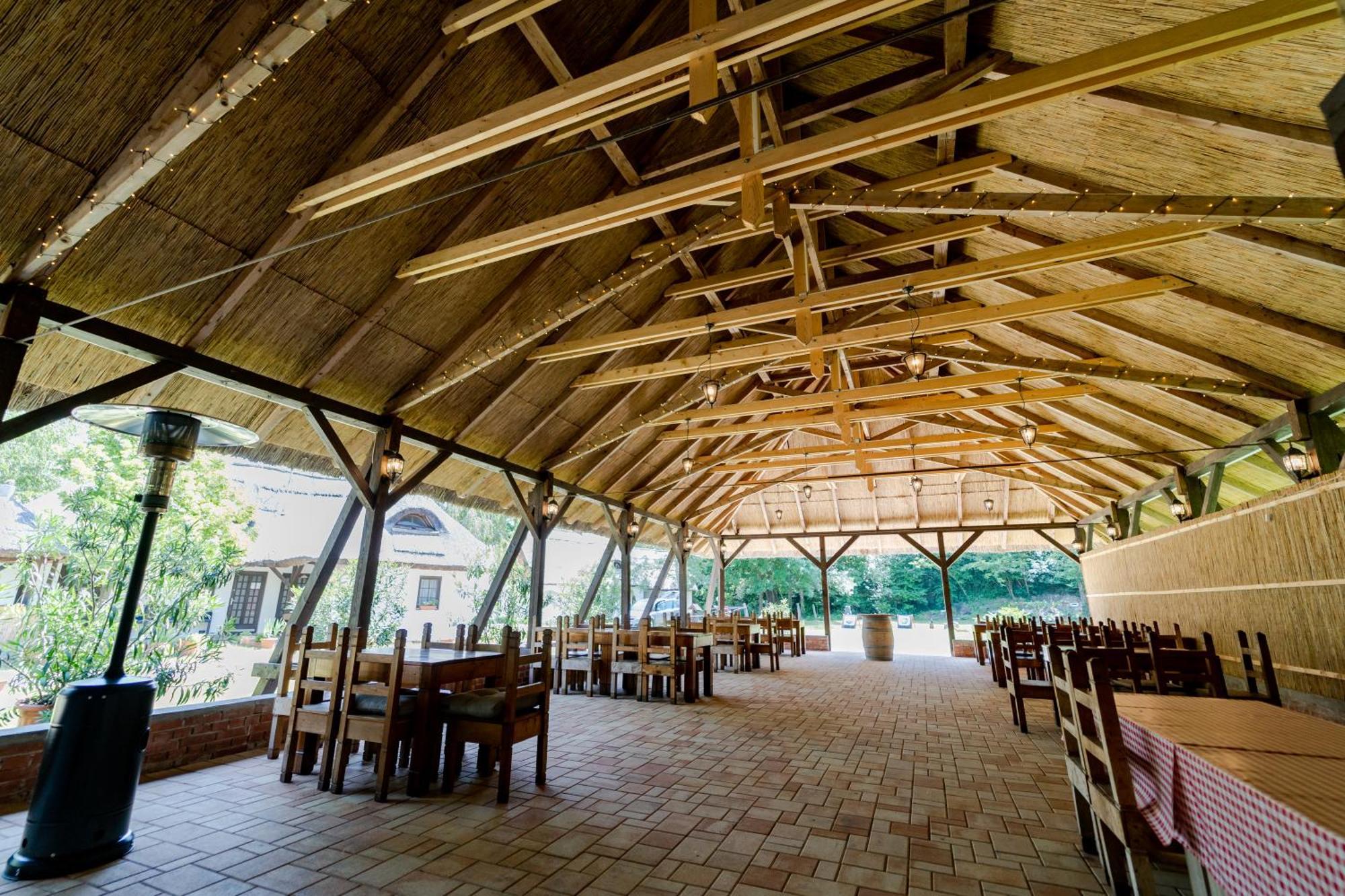 Bohem Birtok Es Csarda Otel Zamárdi Dış mekan fotoğraf