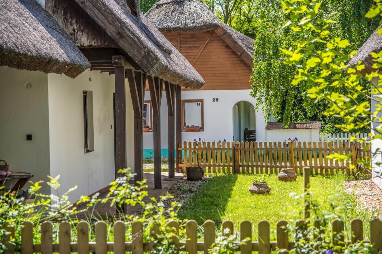 Bohem Birtok Es Csarda Otel Zamárdi Dış mekan fotoğraf