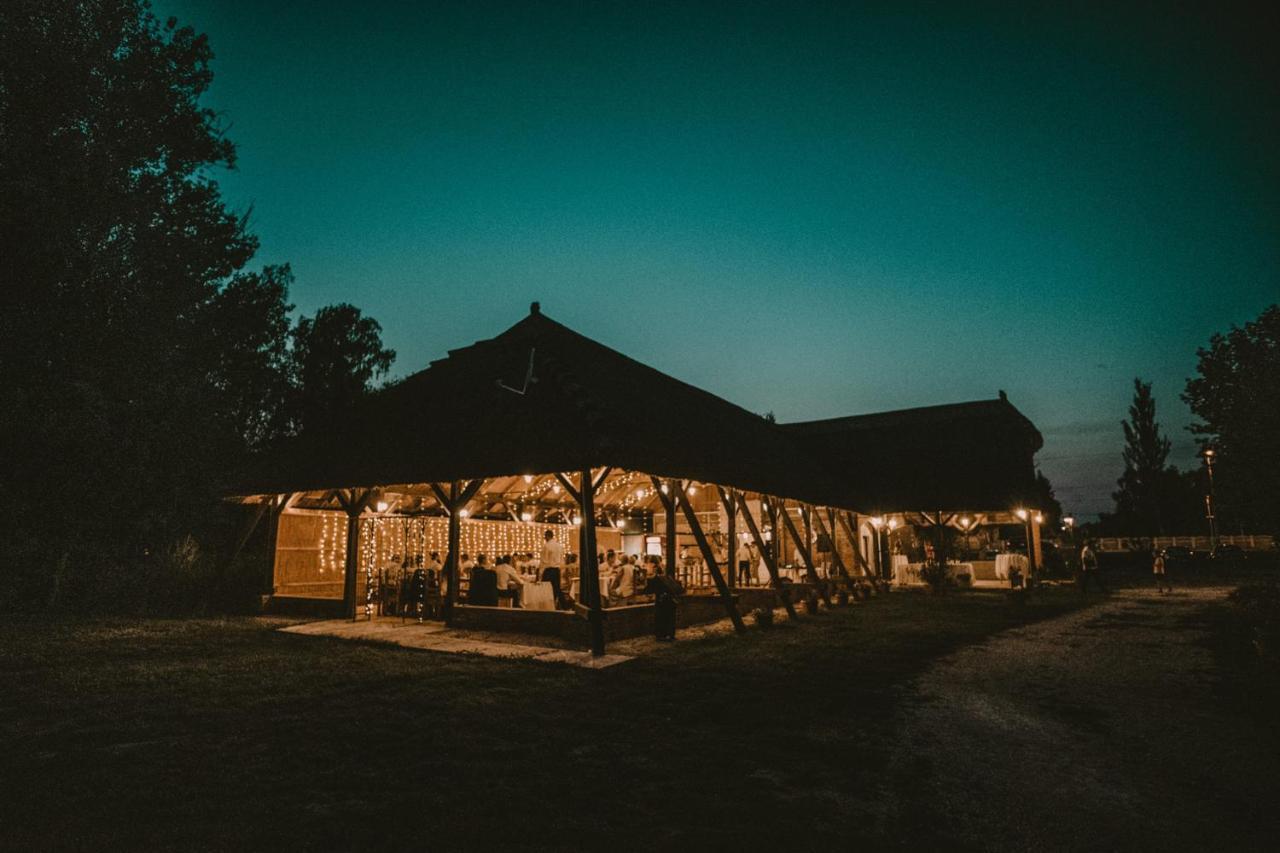 Bohem Birtok Es Csarda Otel Zamárdi Dış mekan fotoğraf